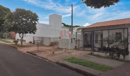 CASA E TERRENO A VENDA NA ZONA 2,
REGIÃO CENTRAL DE ALTA VALORIZAÇÃO.