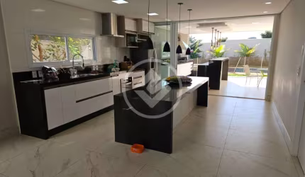 Casa Luxuosa em Condomínio com 4 suítes codigo: 98999
