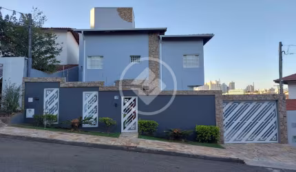 Sobrado de 212 m2 com 3 dormitórios sendo 1 suíte, com Varanda, área gourmet e piscina, no taquaral. codigo: 114664