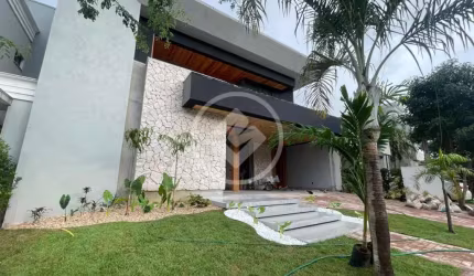 Belíssima casa com arquitetura moderna no Condomínio Portal da Mata com 219m de área construída codigo: 78364