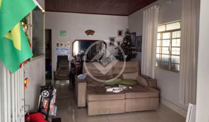 VENDE-SE CASA 3 QUARTOS SENDO 1 SUÍTE E BANHEIRO SOCIAL - 420M² DE ÁREA TOTAL - R$1.000.000,00 codigo: 107095
