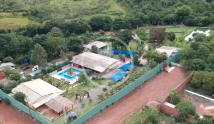 Chácara em Várzea Grande, piscina, espaço de festa, campo de futebol, 4 suítes, casa de caseiro, tanque para peixe codigo: 69776