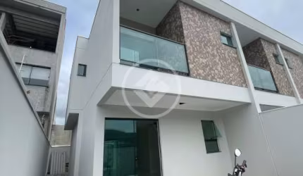 Sobrado a venda em Camboriú. Valor: R$ 780.000,00 codigo: 72780