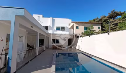 Maravilhosa casa duplex com 4 suites e lazer espetacular com piscina aquecida, sauna e churrasqueira. codigo: 109104