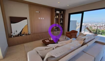 Casa de 273m² em terreno de 300m² nas Colinas de Santa Bárbara, Pouso Alegre. 4 suítes, vista panorâmica, 4 vagas e varanda gourmet