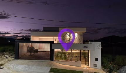Casa à venda no Residencial Astúrias, Pouso Alegre/MG. 180m² construídos, 3 dormitórios (1 suíte), 4 vagas, área gourmet e amplo quintal com vista
