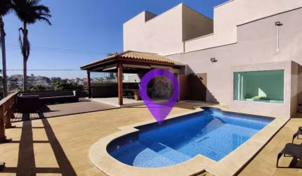 Casa exclusiva de 632m² em Pouso Alegre com 4 suítes, piscina panorâmica e área gourmet.
