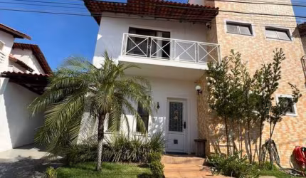 Bela casa no Condomínio Santa Rosa