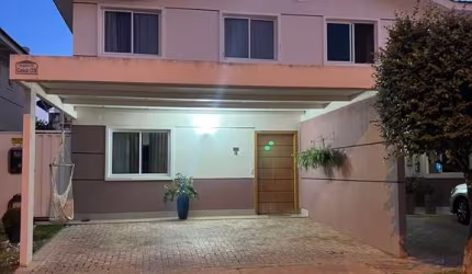 Belíssimo sobrado no Condomínio Solar das Torres