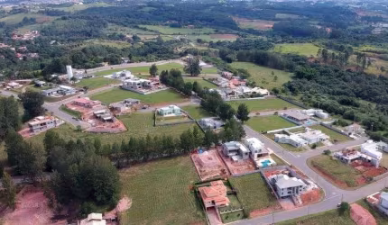 Clube completo e Lagos em Condomínio Fechado com LOTES a partir de 1000m² em JUNDIAÍ
