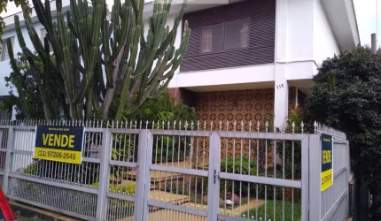 Casa, tipo sobrado com 3 dormitórios 1 suíte ampla sala 3 vagas e quintal em região nobre do Klabin Jardim da Glória Vila Mariana