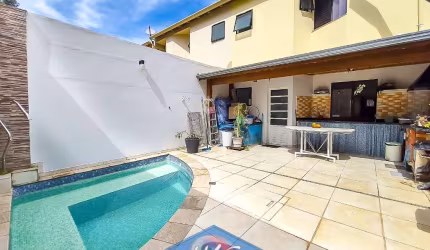 Casa com Piscina a Venda no Condomínio Villagio di Siena, Jardim Carlos Gomes. 3 dormitórios (1 suíte)