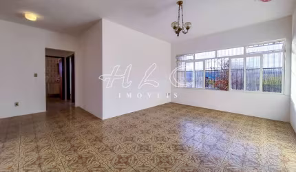Casa para Venda  com 3 dormitórios em amplo terreno e com Piscina, no bairro Vila Maringá em Jundiaí