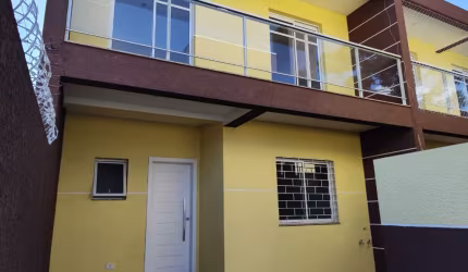 Sobrado novo à venda com 3 quartos, 1 suíte, 104m², no Santa Cândida, Curitiba.