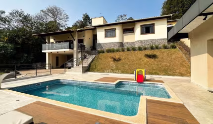 Casa com 4 quartos à venda, 400 m² por R$ 1.390.000 - Parque Jardim da Serra - Juiz de Fora/MG
