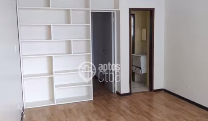 Sala comercial à venda na Rua Cândido de Leão, 45, Centro, Curitiba por R$ 189.000