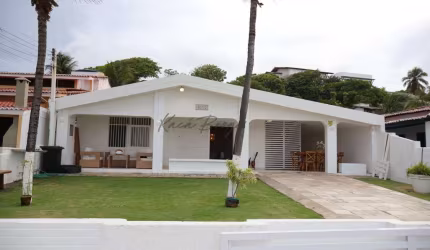 Casa à beira mar em Pirangi, 4 quartos e ampla área de lazer