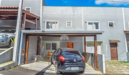 Sobrado com 3 quartos no Bairro Xaxim
