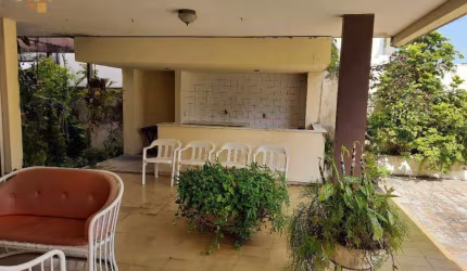 Casa com perfil comercial com 612 m² de terreno