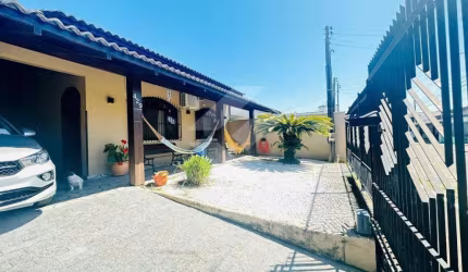 Otima Casa com 3 quartos na Parte Alta do Cordeiros em Itajai