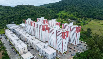 Lindo apartamento com 2 quartos finamente mobiliado.