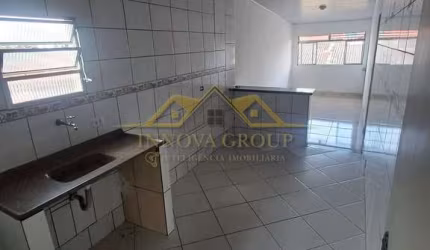 Casa para aluguel tem 45m² e 1 quarto.
