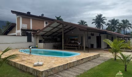 Casa  à Venda em Bertioga/SP - Morada da Praia: 4 Quartos, Piscina, Jacuzzi e Mais!
