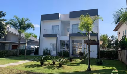 Casa de Alto Padrão em Condomínio Morada da Praia - Bertioga/SP: 6 quartos, 6 suítes, 4 salas, 2 banheiros, 5 vagas, 214m².