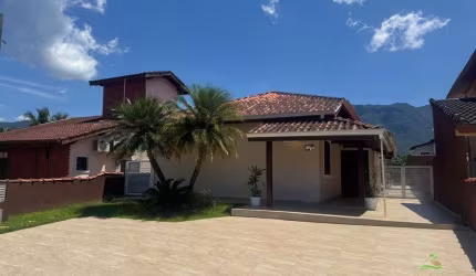 Imóvel à venda em condomínio: Casa térrea com 4 quartos, 2 suítes, churrasqueira e piscina em Morada da Praia, Bertioga-SP.