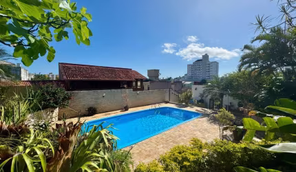 Casa com 4 quartos à venda na Rua Waldemar Ouriques, 312, Capoeiras, Florianópolis por R$ 2.200.000