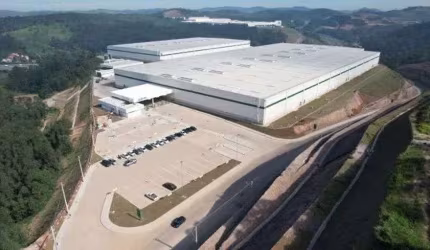 O galpão/depósito/armazém GLP Bandeirantes 10.052m² 13 docas