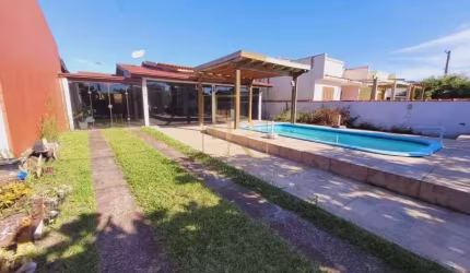 Casa mobiliada com piscina
