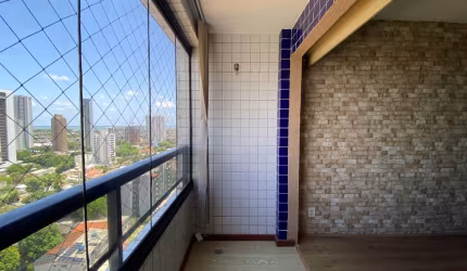 Apartamento reformado com closet 3 quartos 2 banheiros + 1 vaga coberta de garagem na Encruzilhada