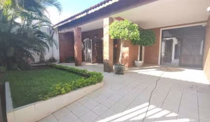 Casa com edicula