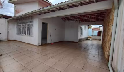 Casa Padrão com piscina!