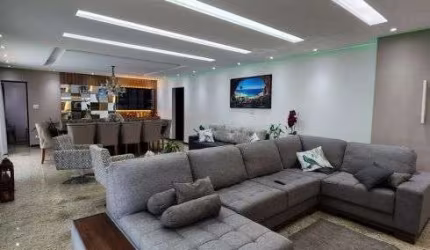 Casa terrea a 300 metros do mar com terro enorme