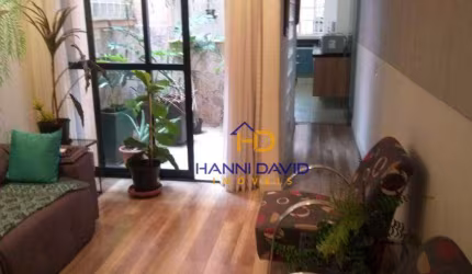 Vende uma casa Aclimação Reformada  com três dormitórios  sendo três suítes com armários  planejados  duas sala  jantar  e estar um vaga coberta .
