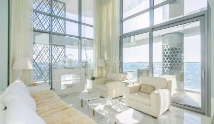 Apartamento duplex com 338.92 m², alto luxo com vista para o lago do Barigui!