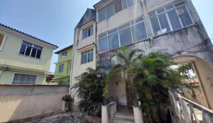 Apartamento tipo casa em Cascadura , 3 quartos, 2 banheiros e 3 quintais!!