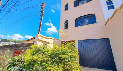 Casa Geminada com 2 quartos, no Jardim Country Club em Poços de Caldas