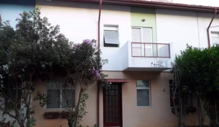 SOBRADO EM JACAREI CONDOMINIO FECHADO