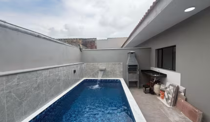 Linda casa em Mongaguá com 03 quartos