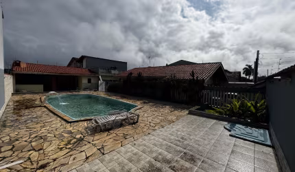 Casa com 04 quartos no Balneário Gaivota