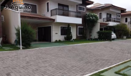 Casa de Alto Padrão com 4 Suítes em condomínio fechado na Sapiranga