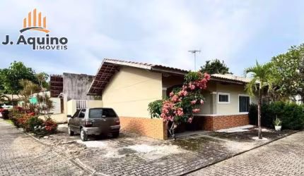 Casa plana em condomínio fechado