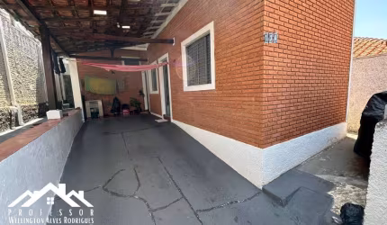 Ótima Casa de Esquina no Bairro Vila Queiroz em Limeira-SP (VH)