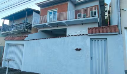 Imperdível oferta de casa à venda em Poços de Caldas-MG, Vila Caio Junqueira: 3 quartos, 1 suíte, 1 sala, 1 banheiro, 3 vagas, 106m²!
