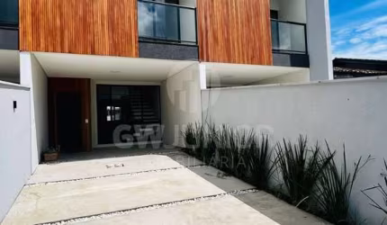 Casa com 3 quartos à venda na Rua Presidente Kennedy, 807, Iririú, Joinville por R$ 584.000