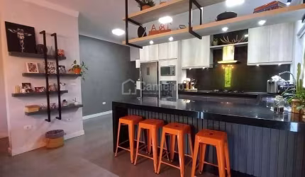 Casa com 3 dormitórios, sendo 1 suíte,  à venda, 164 m² por R$ 640.000 - Parque Novo Mundo - Americ