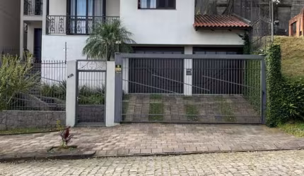 Casa com 4 quartos à venda no Cinqüentenário, Caxias do Sul  por R$ 1.580.000